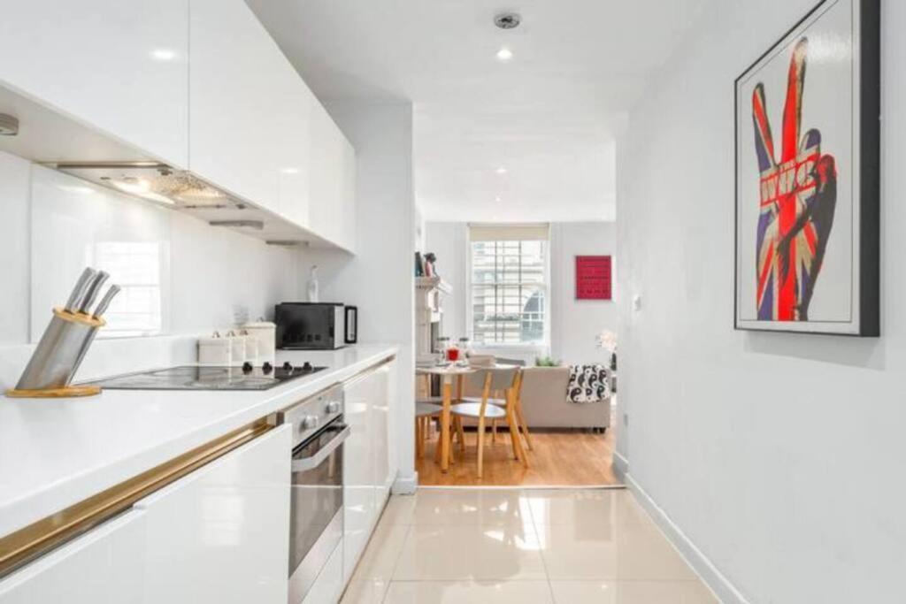 3 Bedroom Flat In Haymarket London Sleeps 14 Hy1 エクステリア 写真