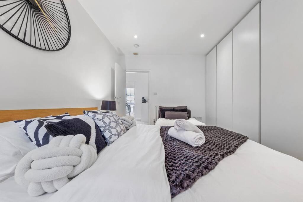 3 Bedroom Flat In Haymarket London Sleeps 14 Hy1 エクステリア 写真