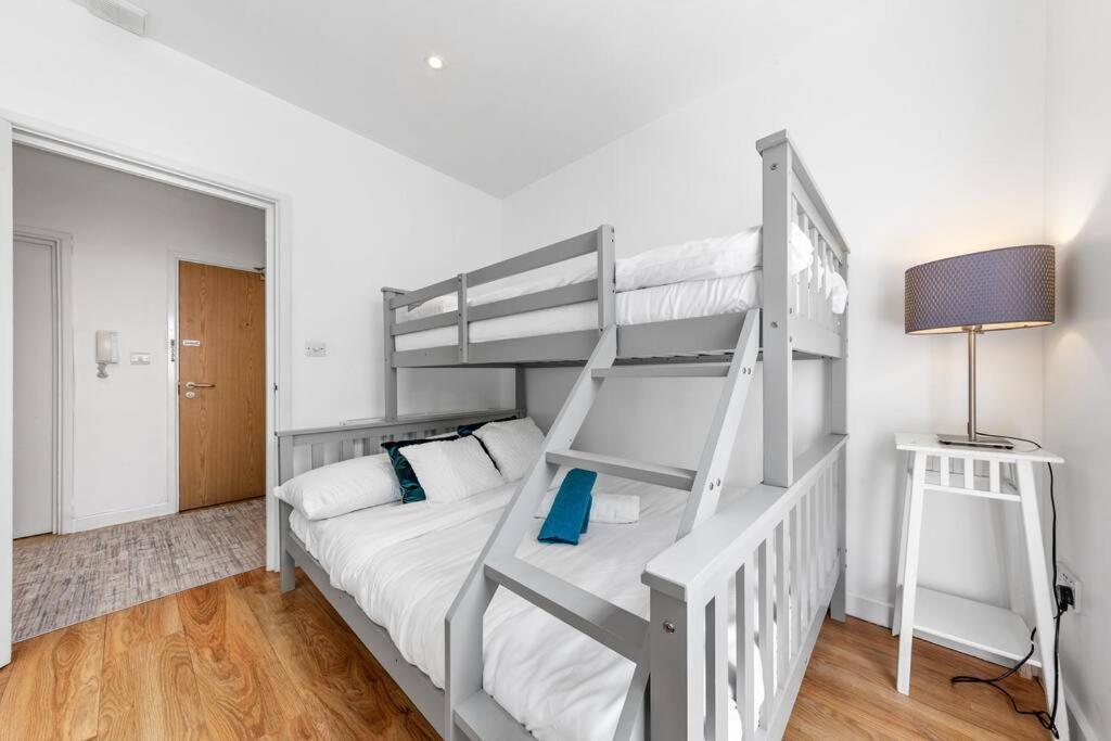 3 Bedroom Flat In Haymarket London Sleeps 14 Hy1 エクステリア 写真