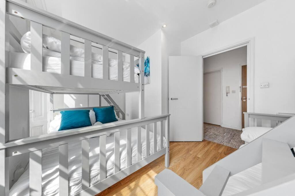 3 Bedroom Flat In Haymarket London Sleeps 14 Hy1 エクステリア 写真