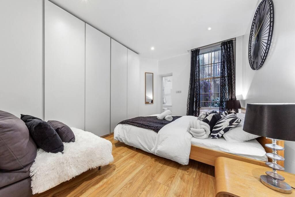 3 Bedroom Flat In Haymarket London Sleeps 14 Hy1 エクステリア 写真