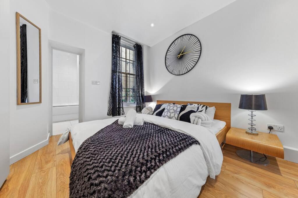 3 Bedroom Flat In Haymarket London Sleeps 14 Hy1 エクステリア 写真