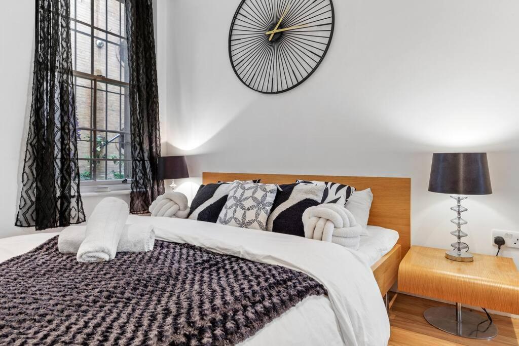 3 Bedroom Flat In Haymarket London Sleeps 14 Hy1 エクステリア 写真