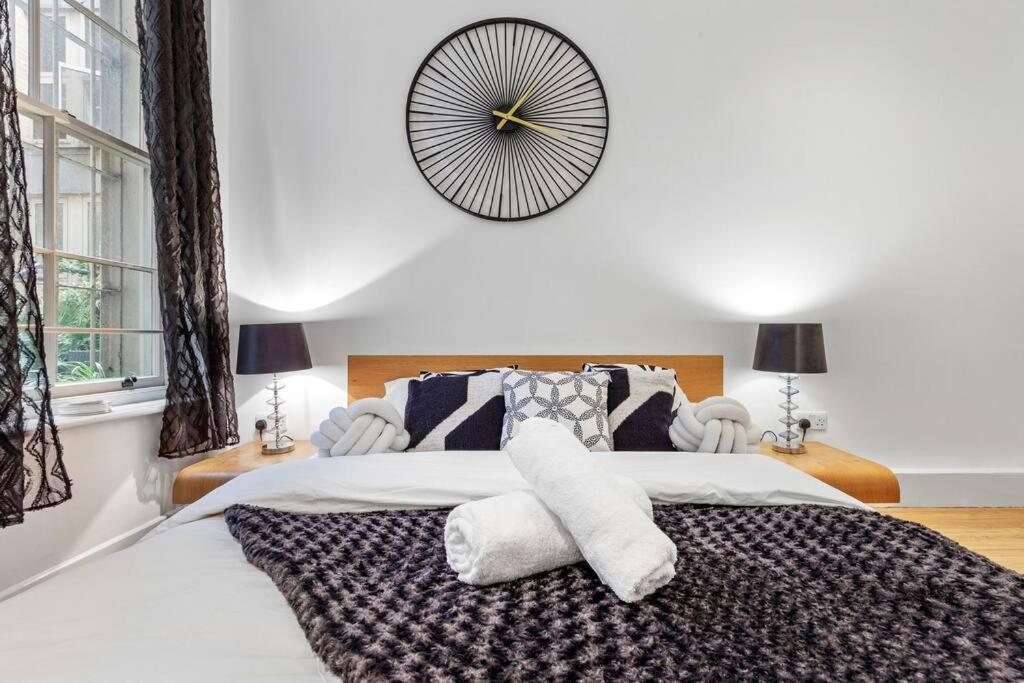 3 Bedroom Flat In Haymarket London Sleeps 14 Hy1 エクステリア 写真