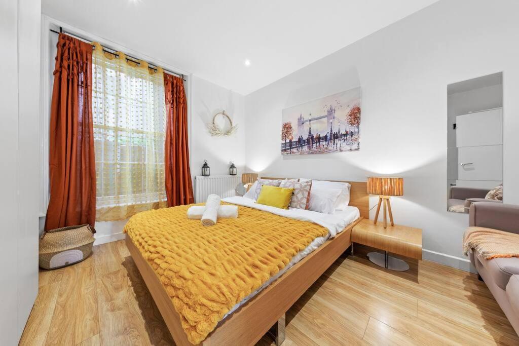 3 Bedroom Flat In Haymarket London Sleeps 14 Hy1 エクステリア 写真